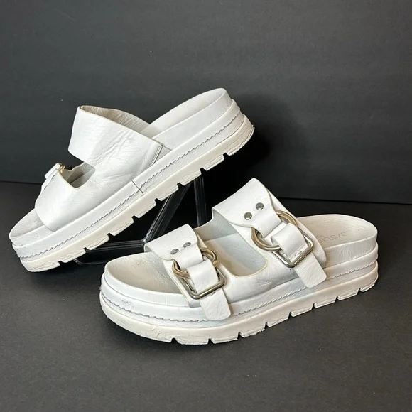 J/Slides BAHA white leather sandal size 9 - Picture 3 of 8